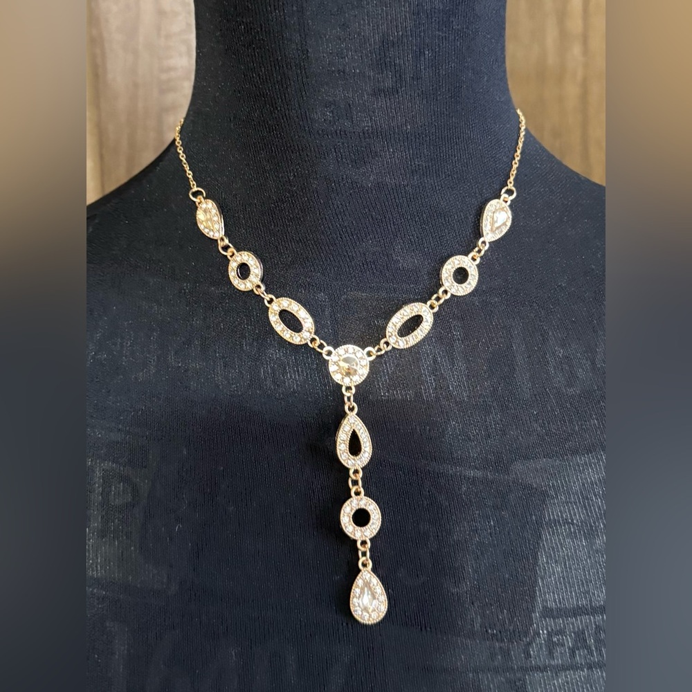 NWT Paparazzi Gold Rhinestone Lariat Style Necklace & Earrings. - Picture 1 of 4